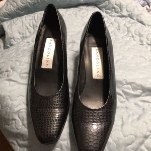 Bandolino pumps Navy alligator  pattern 2 in. Heel